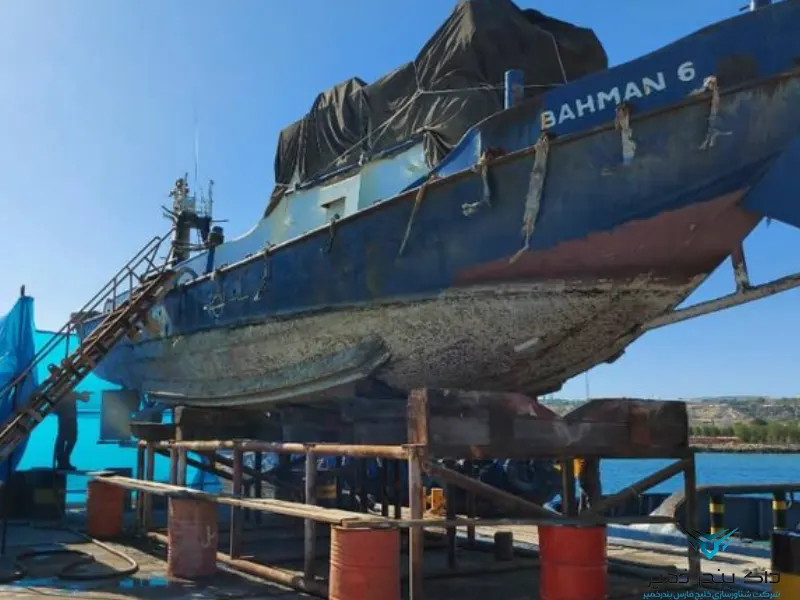 مراحل بازسازی داک قایق پس از طوفان